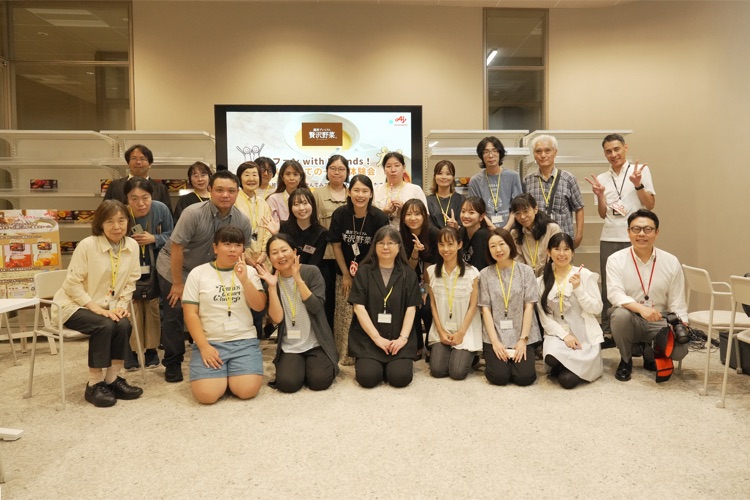 「ファン with Friends！“はじめての一口”体験会」にご参加いただいたみなさまと味の素社員の集合写真